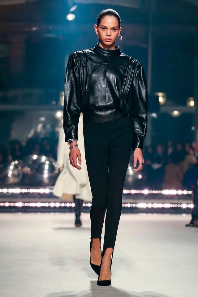 时尚圈的女孩不穿光腿神器穿什么？