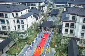 喷泉、亭子、园林！济南一新建小学迎首批学生，中国风建筑吸睛图片