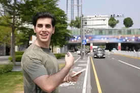 免费预约福田“无人驾驶”汽车？！外国小伙带你打卡体验图片
