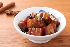 这才是红烧肉的正宗做法，操作步骤与用料全给你，吃货们都学会了图片