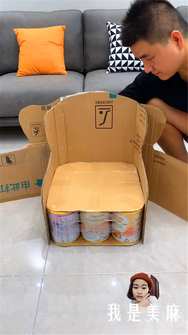 爸爸用9个奶粉桶，给孩子做了个小沙发，做法超简单，太实用了