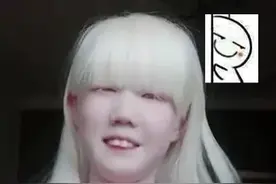 “白发魔女”刷爆抖音，本以为叛逆染发，转过身却让人惊奇图片
