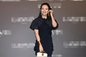 41岁章子怡产子后首现身，嘴角起了皱纹，网友：女神也老了呀图片