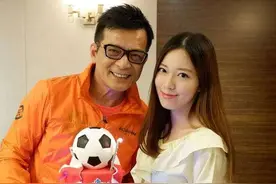 黄日华和女儿合照笑容灿烂，网友留言打气：希望你们都开心图片
