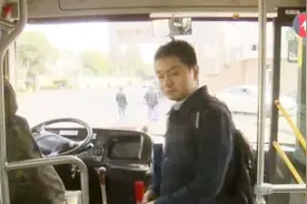 上海公交车可扫码乘坐，“移动支付”加速覆盖出行领域视频封面