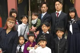 结婚后从不避孕，日本妈妈20年生12个娃，网友：二胎我都不敢生图片