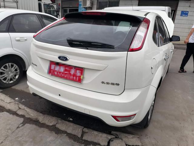 期待已久的经典福克斯两厢版，胖哥已顺利拿下，1.8排量手动挡