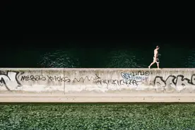 女人真的暗恋你不会叫哥，而是叫你这三种称呼图片