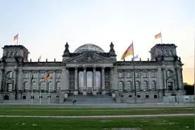 改写世界历史的建筑，环保设计的典范，德国从分裂到统一的象征图片