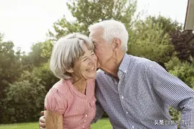 农村老人会不会被异性吸引？70岁还有结婚的必要吗？图片