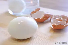 煮鸡蛋，冷水煮还是开水煮？都不对，教你3个技巧，鲜嫩又好剥壳图片