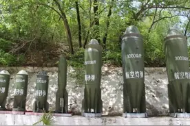 我军首次港内爆破试验，摧毁码头使敌舰队没了依托，达到速战速决图片