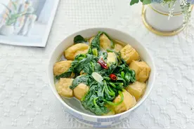 立冬前夕多吃菠菜，清香美味又营养，一次煮一锅汤鲜味美喝不够图片