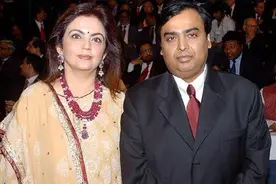 印度首富宠妻如宝：7次约会就求婚，盛宠35年，不孕5年也没嫌弃图片