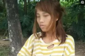 女子太痴情，被男友抛弃后在原地苦等半年，风雨不避图片