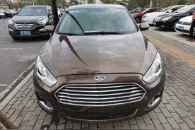 福特品牌的销量担当，2016年上牌福特福睿斯自动时尚型到店实拍图片