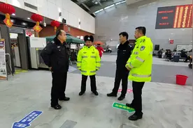 【我身边的劳模】交警一线指挥官：朱兆成图片