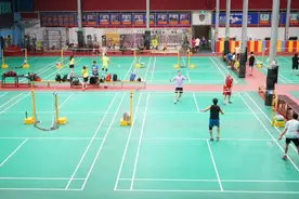 西城羽毛球馆场地有限开放须知图片