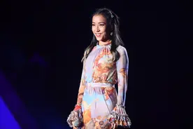 吉克隽逸是娱乐圈独一份的时尚，笑称自己刚从非洲回来图片