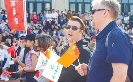 日本人的钱叫“日元”，那人民币在国外被叫什么呢？