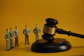 实证法与自然法，哪一种法律观更有道理？图片