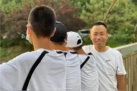 “梅姨案”申聪回家一年半，考上职高动物医学专业，父亲：中秋节带孩子吃爱吃的广东菜图片