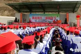 会宁四中发生非常暖心的一幕图片