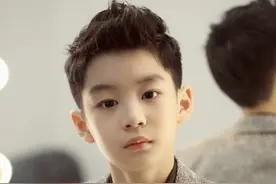 有一种才貌双全叫曹颖的儿子，全挑父母优点遗传，网友：等你十年图片