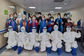 援鄂护士回望武汉这一程——歌声响起，眼泪落下图片