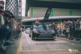 皇冠停产无奈买了亚洲龙，最终却改成雷克萨斯的样子？图片
