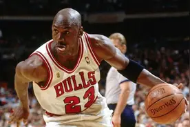 巅峰期持久稳定！盘点NBA历史上获得10次以上最佳一阵的超级巨星图片