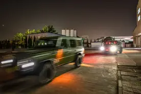 复杂条件下无预告合成演练，火箭军某部通信兵“豪横”出击！图片
