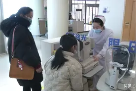 孩子天天看手机近视可咋办？别担心，眼科医生有护眼诀窍图片