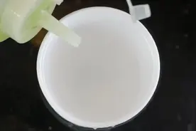 柴油遇到液氮会怎么样？终于知道为什么冬天那么难启动柴油车视频封面