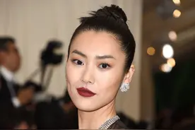 模特圈：搞小团体互相拉踩，白到跨越人种的何穗情史和超模塑料情图片