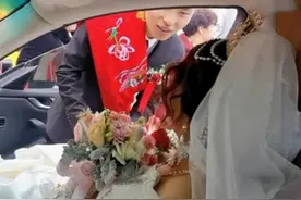 安徽：伴娘推开新郎还骂“给我滚”，新娘无动于衷，发生了什么？图片