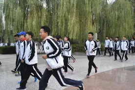 吃饭都在跑的衡中，作息时间却被赞“太科学”，难怪盛产学霸图片