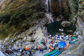 上下山3小时，缆车只能坐到半山腰，靠人力轿抬上来，要花2000块图片