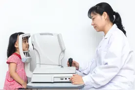 惨痛的教训，发现孩子近视时就已经中度近视300度图片