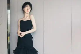 时髦又显高级的黑色系蛋糕裙学郁可唯穿，显高还显美图片