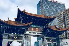 云南昆明最奇幻之地，站在此处可同时望见太阳月亮，60年一次奇观图片