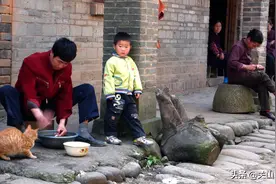 俗语“三块石头门前放，吃喝不愁家道旺”，三块石头指的是什么？图片