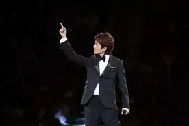 黄子华，走下神坛，困在漩涡图片