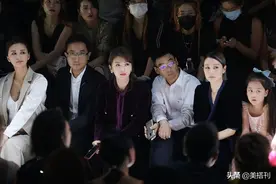 刘涛马伊琍张歆艺同台看秀，气场一个比一个强，三个女霸总超养眼图片