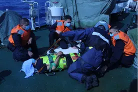 七小时海空生命接力！西沙渔民受伤命悬一线，中国海警火速救援图片