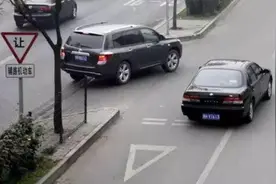 转弯让直行？这几种情况直行全责，千万别被坑了！视频封面