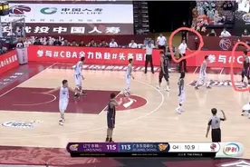 杜锋冲他爆粗口，易建联当面质问他，他就是广东男篮输球的罪人图片