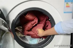 听说你的羽绒服被洗爆了？羽绒服湿巾、泡沫干洗剂真的有用吗？图片