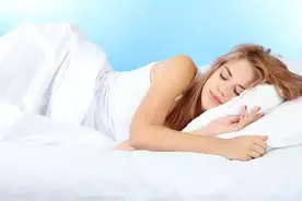 这3种枕头，让你越睡越累、还伤颈椎！正在用的该换了图片