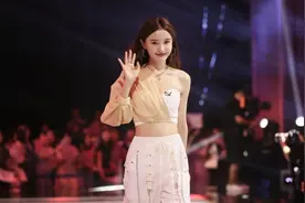 林小宅新恋情曝光？醉酒后趴男生怀中撒娇，男方身份已被扒出图片